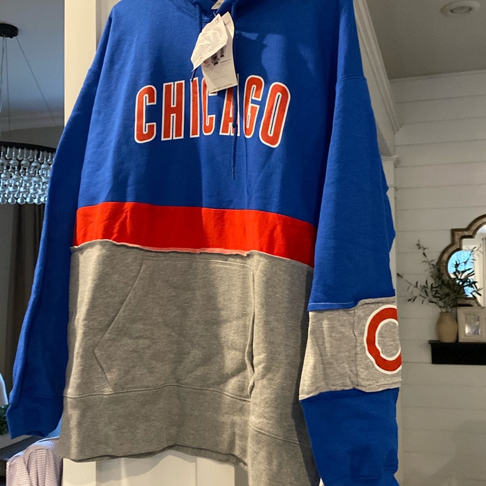 NWT -Chicago CUBS women’s hoodie sz L